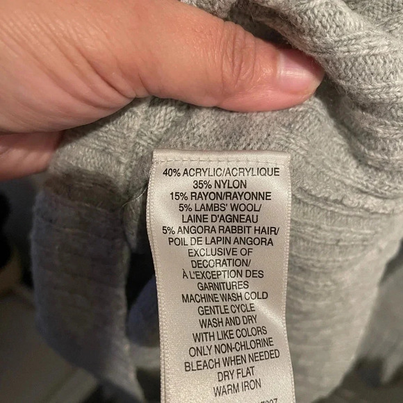 Women's gray sweater wool blend and angora rabbit size Medium - Picture 4 of 5